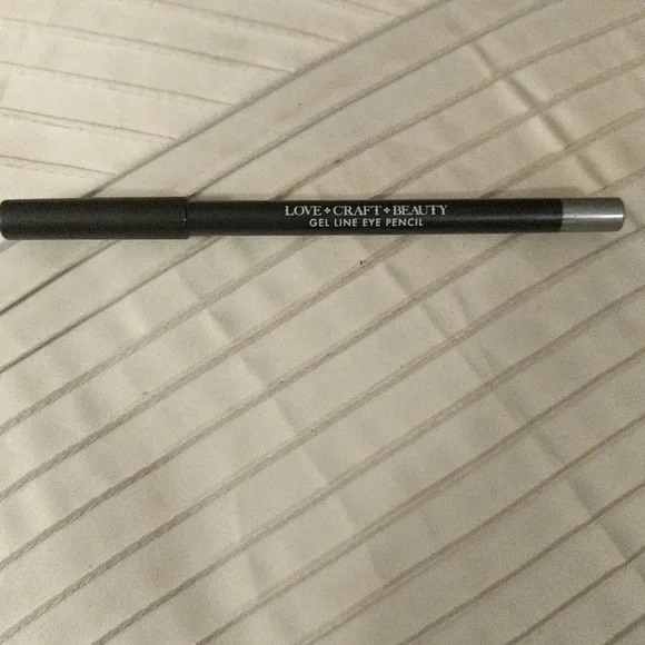 Gel line eye pencil