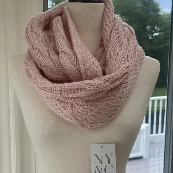 New York & Company NWT Pale Pink Infinity Scarf