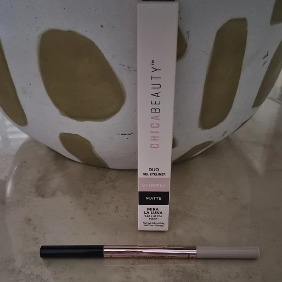 CHICABEAUTY Duo Gel Eyeliner – Mira La Luna (Black & Beige)