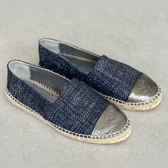 Chanel CC Espadrilles Metallic Navy Tweed Patent Leather Cap Toe Size 39 Slip on
