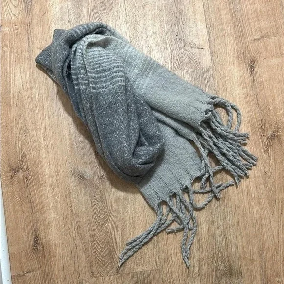 ALL YOU NEED IS LOVE | Two Tone Gray Fringe Wrap‎ Scarf