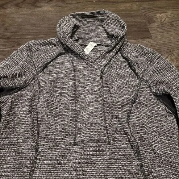 Lululemon Athletica Black and White Knit Quarter Zip Pullover 8 Activewear