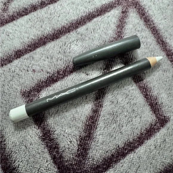 MAC Cosmetics Vintage 90’s Eyeliner Pencil in Color WHITE