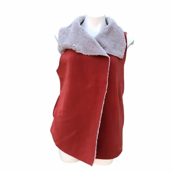 Dylan red faux shearling vest snap closure Medium