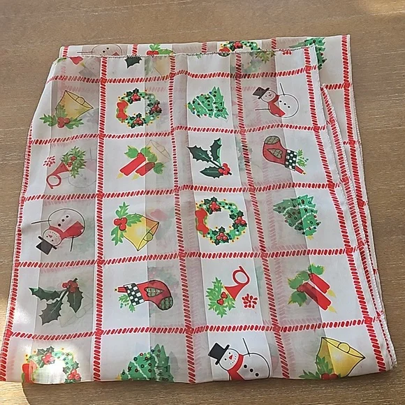 BEAUTIFUL VINTAGE CHRISTMAS SCARF OR CAN BE USED FOR A TABLE RUNNER.