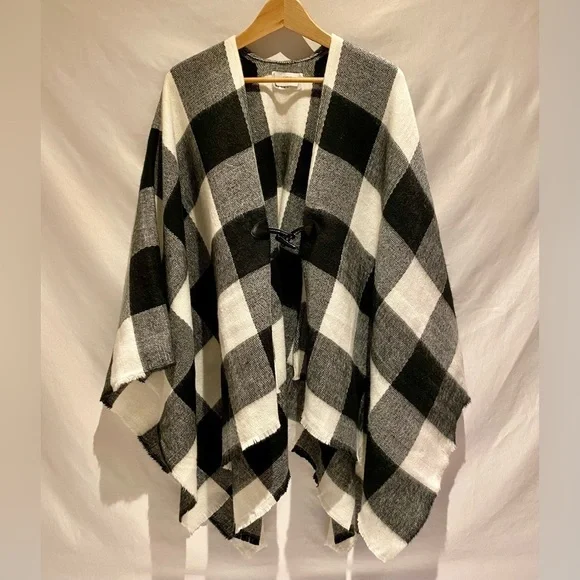Summer & Rose Black and White Buffalo Check Toggle-Close Poncho