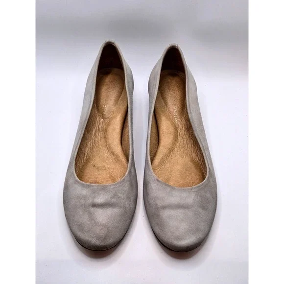 Antonio Melani VINTAL Suede Flats Women Size 7.5‎ M Light Gray Slip On