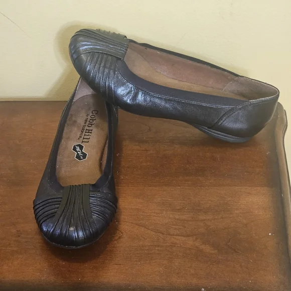 Cobb Hill RevCraze ballet flats by Rockport Size 8