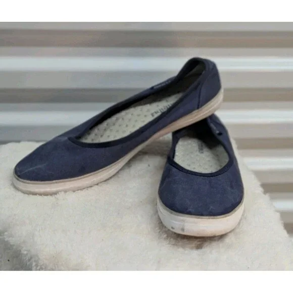 Minimalist Coastal Nautical Columbia 8 Weathered Blue Crankbait Slip On Flats