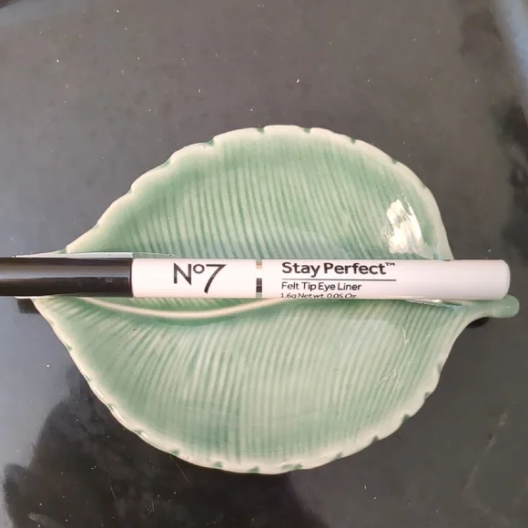 Felt Tip Eyeliner (Black)