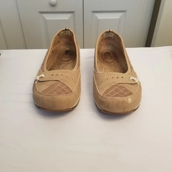 RYKA Womens Beige Slip On Walking Shoes Mesh Comfort Flats Size 8.5 W