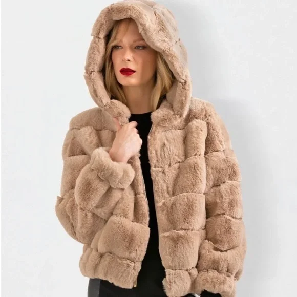 NWT BCBGMAXAZARIA faux fur long sleeve plush jacket in color Mink. Size Large