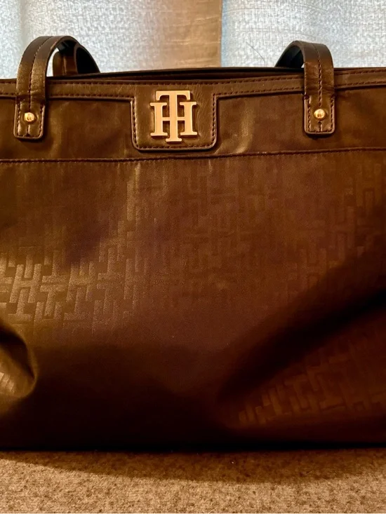 🍓Tommy Hilfiger Black Womens Laptop Tote with Gold TH Logo