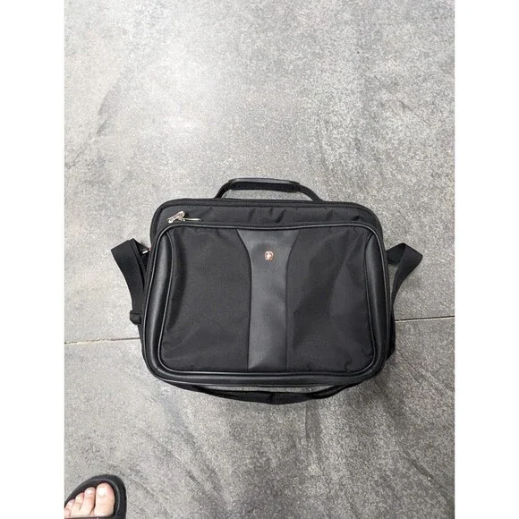 Wenger Swiss‎ Gear Slim Laptop Travel Bag w Crossbody Strap