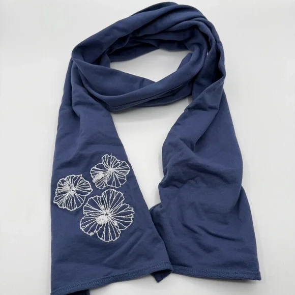 Tag Aloha Co. Women's Embroidered Hibiscus Knit Scarf SV3 Blue One Size EUC