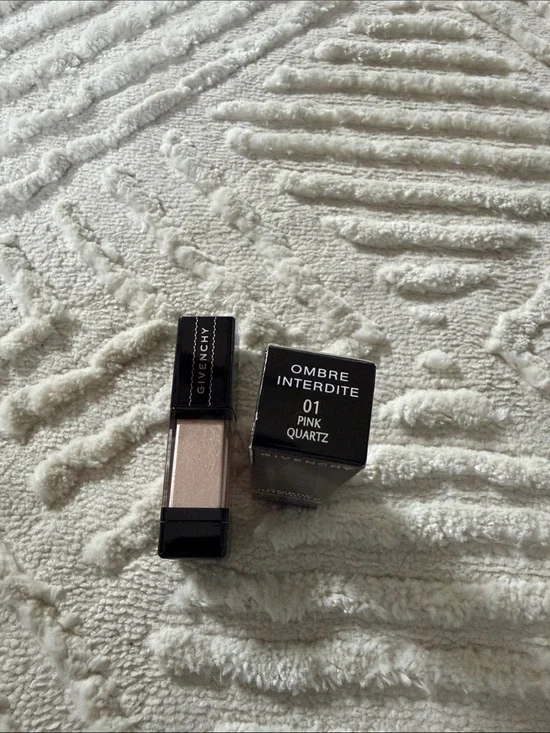 Givenchy Ombre Interdite Liquid Eyeshadow 01 Pink Quartz - Shimmery Pale Pink