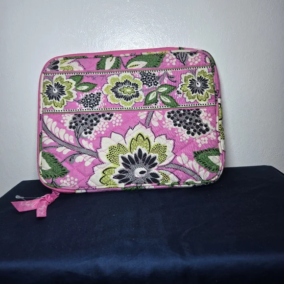Vera Bradkey Ipad/ Tablet Zippered Case Priscilla Pink Pattern Fits 7