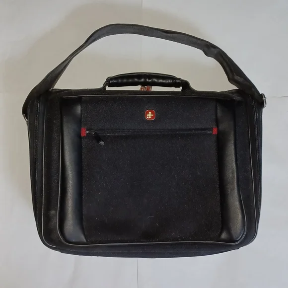 SwissGear black Laptop Case adjustable strap and luggage strap 17