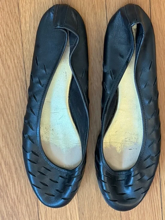 Classic Y2K vintage DVF Black Women's Leather Ballet Flats