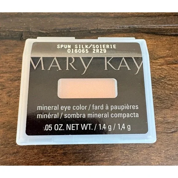 New In Package Mary Kay Mineral Eye Color Spun Silk Full Size. New in Box 016065