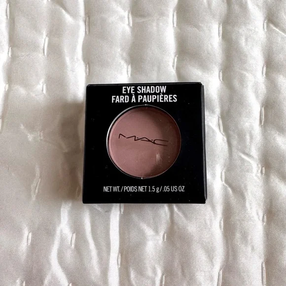 NIB MAC Flamingo Park Collection Eye Shadow in HELLO, THERE