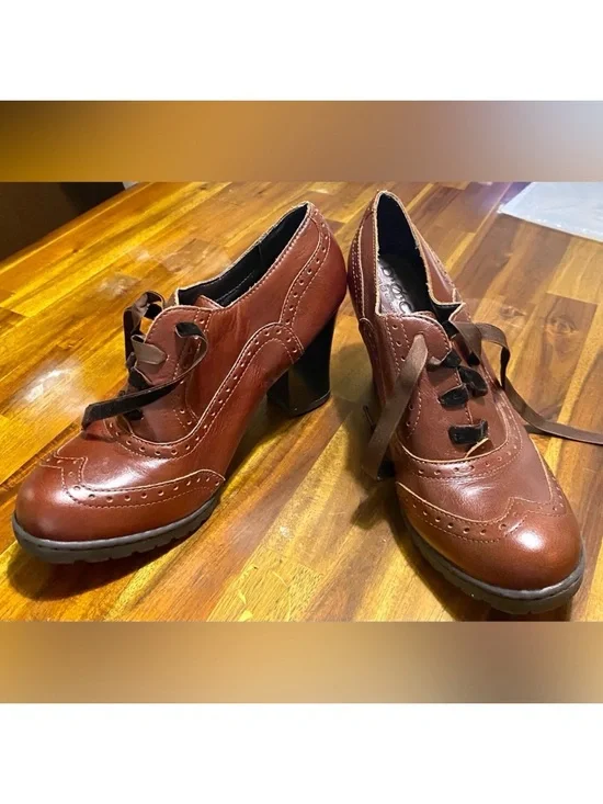 Born Elegant Brown Lace-Up Retro genuine leather Women's Heels .Size 8M.