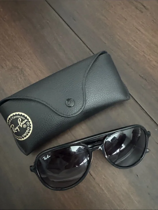 Brand new Ray-Ban Black Aviator Sunglasses RB 4376 with Black Case