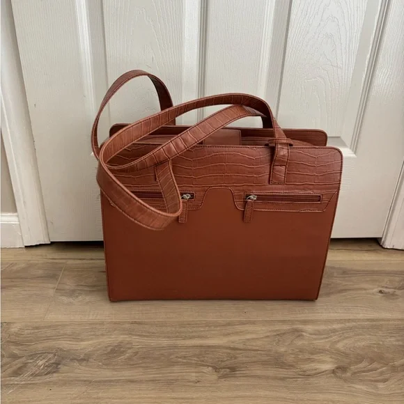 Elegant Brown Crocodile-Embossed Women's Bag