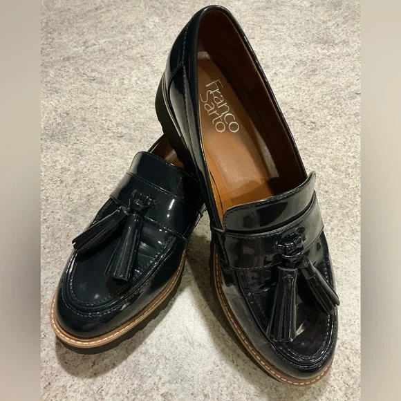 Franco Sarto Carolynn Career Navy Faux Patent Loafer Tassel Accent Preppy SZ 7W
