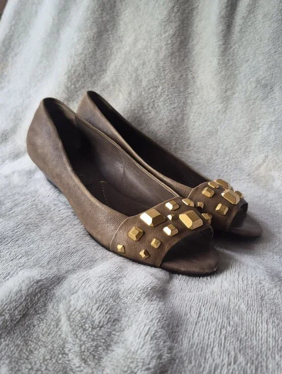 BCBGMAXAZRIA Brown Lena Flats Studded 8B