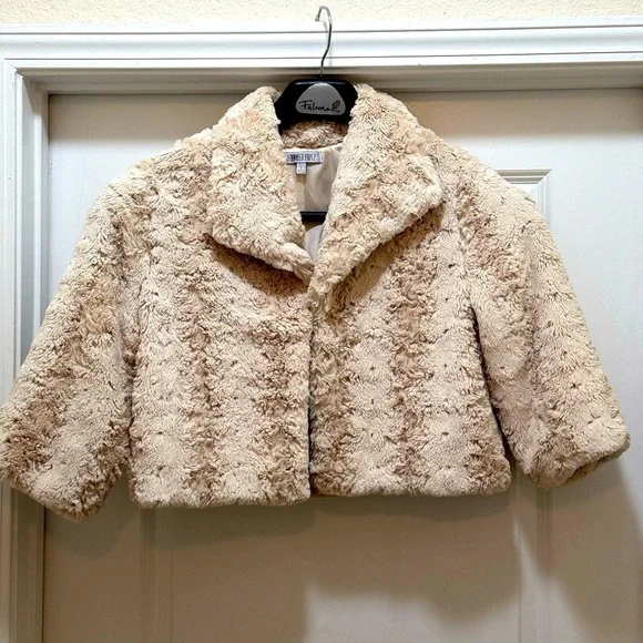 Jennifer Lopez Women’s Cream Faux Cropped Jacket - Size Large (EUC)