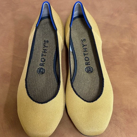 Rothy's Tan Ballet Flats with Black Trim‎ Size 9