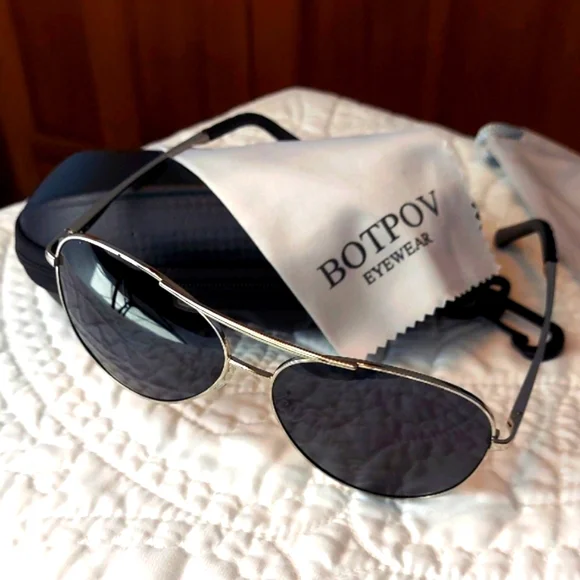 *🆕 BOTPOV Polarized Silver Aviator Frames, Black Lens Sunglasses with Case, NEW