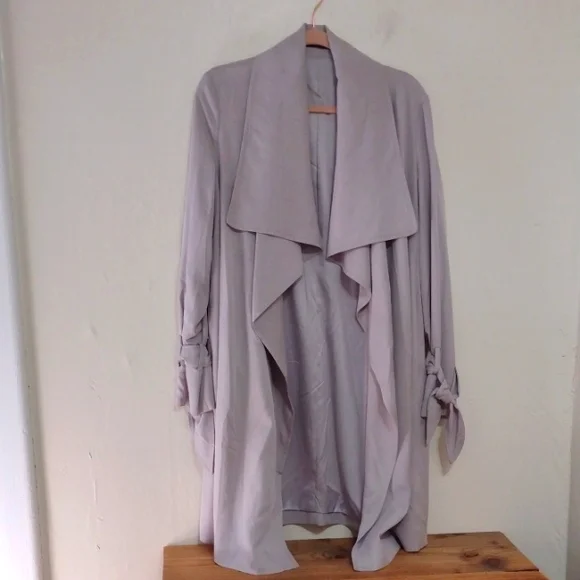 Tahari Gray Wrap Coat Size 6 NWT Missing Belt