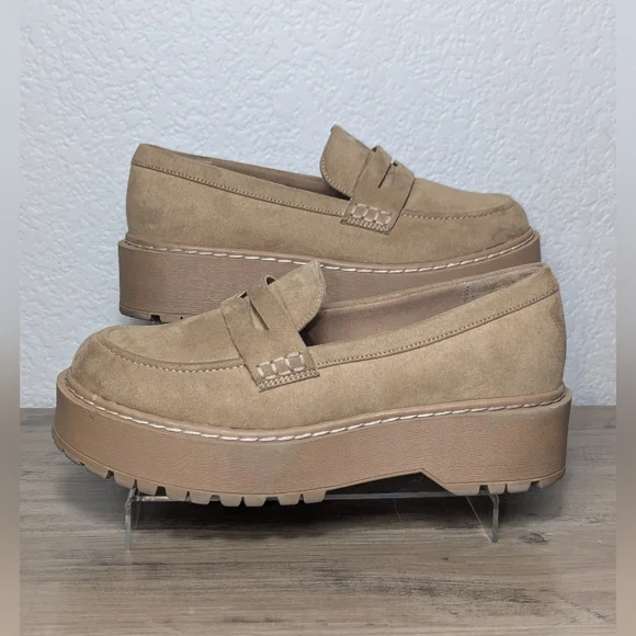 Torrid Women's Lug Sole Loafer Size 9WW
