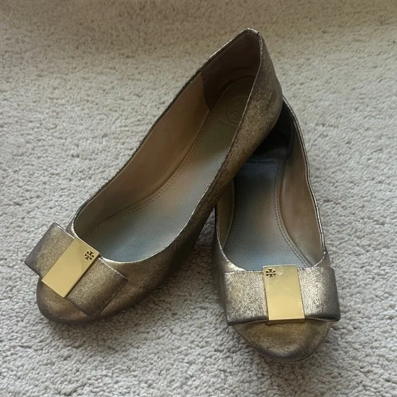 RARE Tory Burch Chase Ballet Flats with Bow - Odyssey in Platinum Size 9