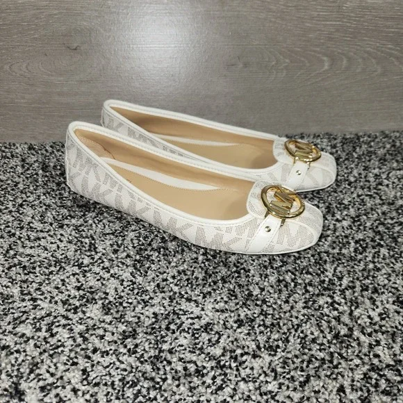 Michael Kors Fulton Moccasin Flats White Vanilla Gold Studded Women's 6.5 Career