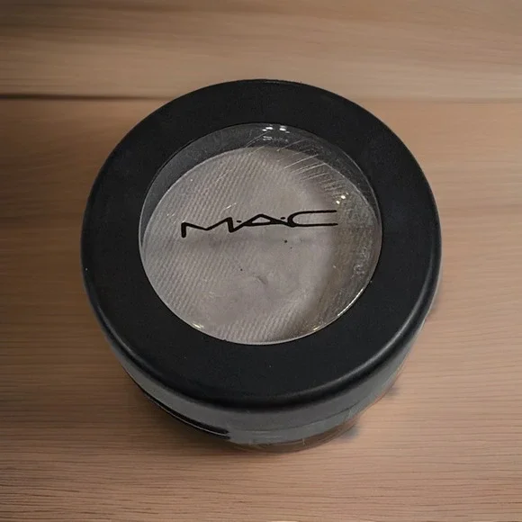 MAC Issue Satin Eyeshadow White Ivory Discontinued 1.5g Made In Canada