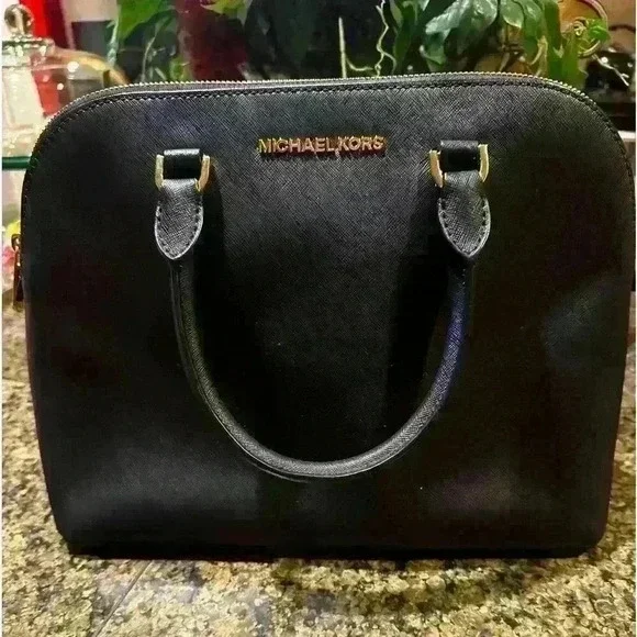 $498 Retail Michael Kors MD DOME Like NEW‎ Beautiful Authentic