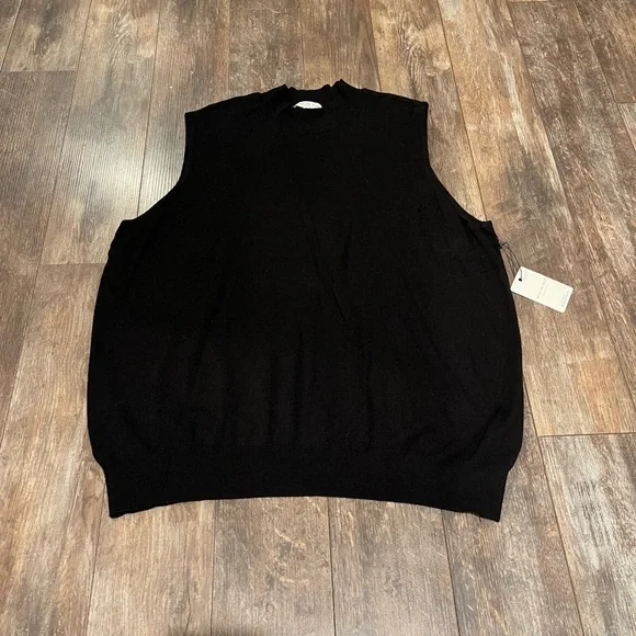Skies Are Blue Black Sleeveless Vest