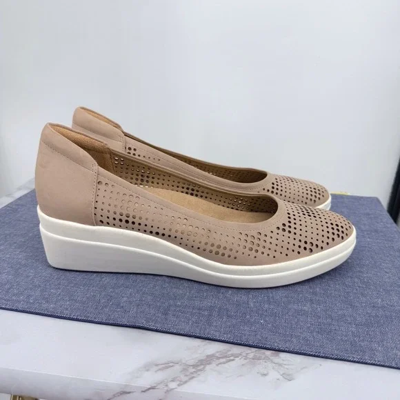 Naturalizer Sam 2 Women 11M Beige Perforated Wedge Ballet Flats Shoes Faux Suede