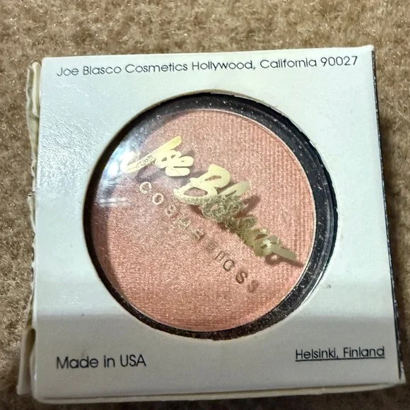 Fair Strawberry pink Shimmer Eyeshadow single in compact