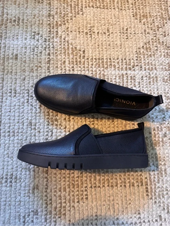 Vionic Cambria Womens Slip On Loafers Black Leather Comfort Shoes sz 8 Wide