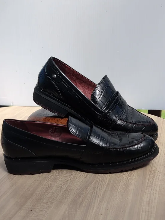 PIKOLINOS Black Glossy Croc-Embossed Leather Women's Loafers Size 38 US 7.5
