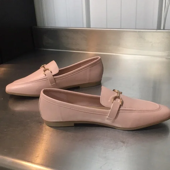 New WB Woman’s Journee Collection Elegant Pink Loafers