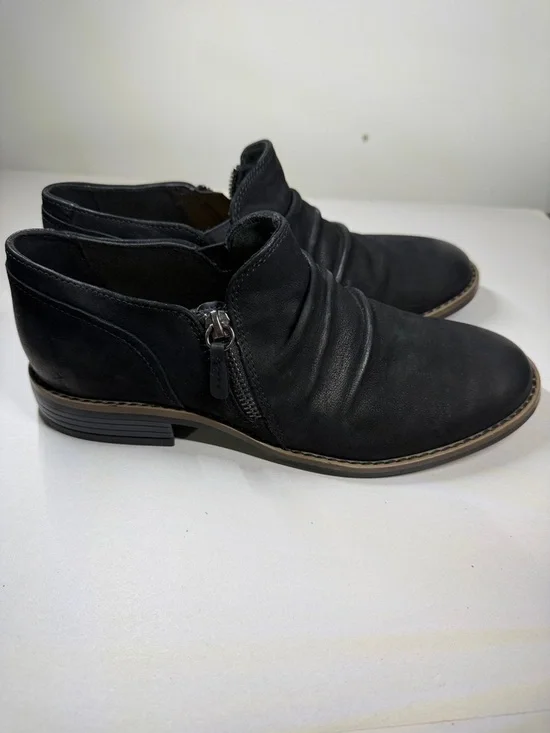 Clarks Black Leather Side-Zip Women's Flats