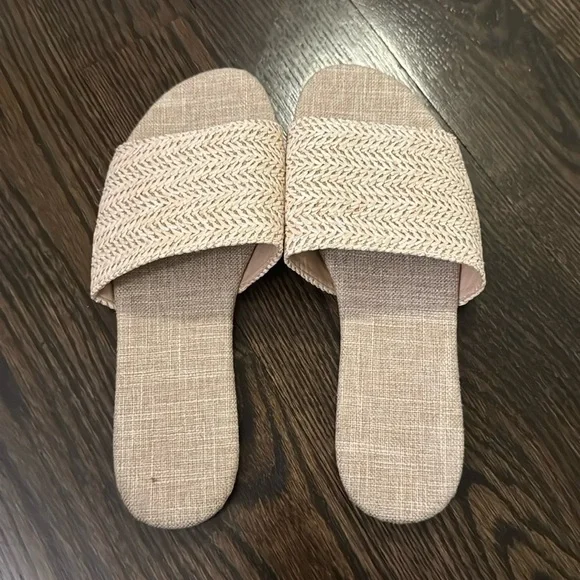 🟠 NEW NEVER WORN STRAW WEAVE CREAM FLAT SANDALS SIZE SIZE 40