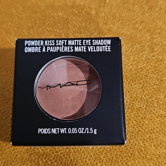 MAC POWDER KISS EYESHADOW- MY TWEEDY