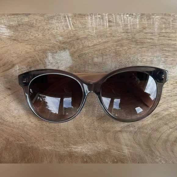 NWOT Fendi Oversized Crystal Grey Sunglasses