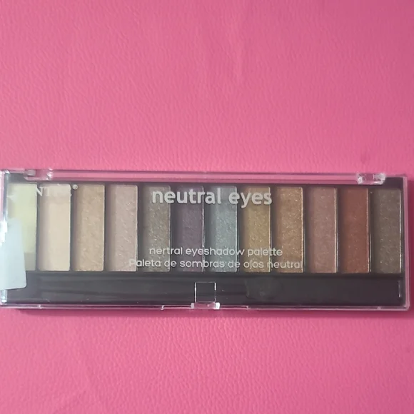 Neutral Eyeshadow Palette with Rich Tones